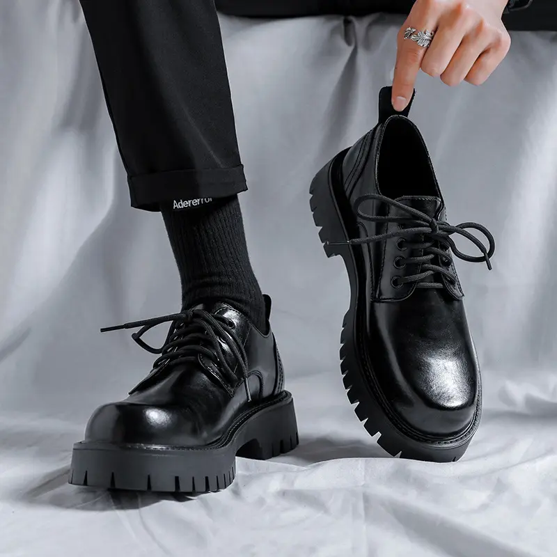حذاء جلدي رجالي جديد بأربطة بتصميم جديد قياس كبير نعل سميك للرجال حذاء رسمي للعمل