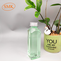Vente chaude jetable 400ml presse-agrumes bouteille en plastique carrée pour boisson gazeuse avec couvercle