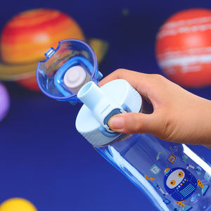 Nouvelle tendance : Bouteille d'eau portable Kawaii personnalisable et réutilisable <span class=keywords><strong>pour</strong></span> étudiants, sans BPA, en Tritan transparent avec poignée - Product Image 4