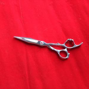 Ciseaux de coupe de cheveux de barbier de haute qualité de 6 pouces avec outil de beauté en acier inoxydable avec poignée Dragon avec lame droite tranchante - Product Image 3