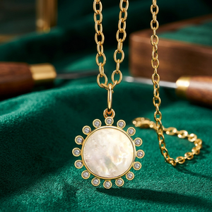 จี้ห้อยคอ MOP Cz Charm เงินแท้ 925 ชุบทอง งานแฮนด์เมด วินเทจ ประดับพลอย พร้อมสร้อยคอ-ของขวัญ - Product Image 2