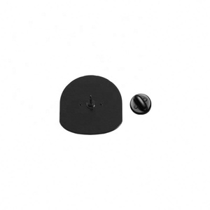 Spilla in Metallo Smaltato 'Tutto Va <span class=keywords><strong>Bene</strong></span>, <span class=keywords><strong>Io</strong></span> <span class=keywords><strong>Sto</strong></span> <span class=keywords><strong>Bene</strong></span>, Tutto Va <span class=keywords><strong>Bene</strong></span>', con Cane Umoristico Circondato da Squali, Distintivo da Bavero, Gioiello - Product Image 5