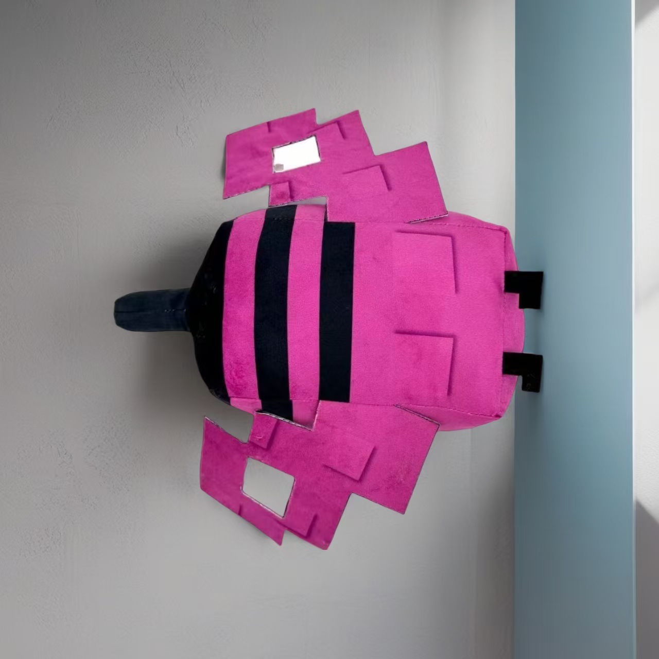 Abeja morada 25 cm 120 gramos