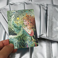 Booster de feuille holographique de surface brillante personnalisée OEM Jeu de cartes à collectionner Anime Logo imprimé Papier Cartes à jouer