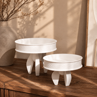Plateau en céramique blanche avec base sculpturale surélevée, piédestal décoratif rond pour la décoration moderne de la maison