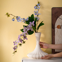Vase en céramique plissé de style nordique minimaliste, ornement de décoration intérieure pour salon, récipient à fleurs pour fleurs séchées et hydroponiques