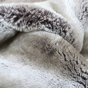 ขนกระต่ายแท้ชนิดชินชิลา ขนนุ่มธรรมชาติสำหรับฤดูหนาว เหมาะสำหรับงานหุ้มเบาะรถยนต์และงานตัดเย็บเสื้อผ้า ขนาด 55 ซม.*110 ซม. - Product Image 3