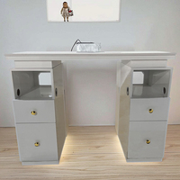 Table de manucure moderne de luxe avec collecteur de poussière, table de manucure double en verre et ensemble de chaises, design de salon de beauté pour le salon