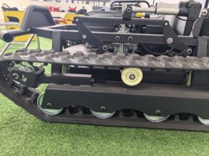 Tondeuse à gazon robotisée tout-terrain haute performance 900 mm, moteur Loncin, réglage de la hauteur de coupe 0-260 mm, 70. Télécommande industrielle sélectionnable pour démarrage en pente - Product Image 5