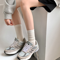 Chaussettes mi-mollet pour femmes en couleur bonbon, polyvalentes pour l'automne et l'hiver, chaussettes longues tendance à rayures verticales de couleur unie