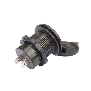 เครื่องชาร์จในรถยนต์แบบ USB คู่ 12-24V พร้อมจอแสดงผลดิจิตอลโวลต์มิเตอร์ชาร์จเร็วสำหรับใช้ในรถยนต์ - Product Image 1