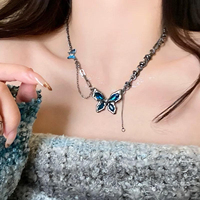 Collier tendance pour femme en alliage de zinc plaqué argent avec pendentif papillon géométrique et perles, chaîne de clavicule, idéal pour un cadeau