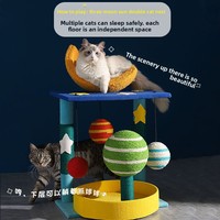 Arbre à chat compact avec étagère, nid, plateau à gratter en sisal et jouet pour chaton XKMPJ-1