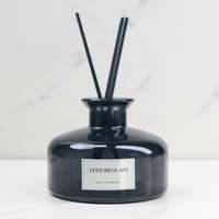 Diffuseur d'arômes rond noir de luxe de 180 ml avec bouchon en liège et roseau, design élégant, populaire dans un emballage en carton