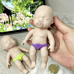 Poupée miniature Natasha Black Baby Doll en PVC, taille paume, avec sucette, pour collectionneurs et jeux d'enfants - Product Image 4