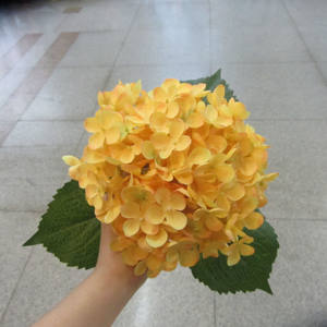 Bellissimi Petali Gialli di Ortensia Artificiale in Seta per Decorazioni di Laurea, Festa del Papà, Festa della Mamma e Halloween - Product Image 5