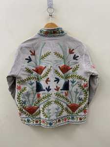 Chaqueta Vintage de Terciopelo con Bordado Suzani, Chaqueta Bohemia Floral Hecha a Mano, Abrigo de Invierno para Mujer, Regalo Boutique de la India - Product Image 3