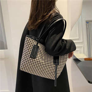 Version coréenne féminine de la <span class=keywords><strong>marée</strong></span> pied-de-poule vérifier sac à bandoulière décontracté mode grand sac <span class=keywords><strong>2022</strong></span> automne et hiver nouveau grand - Product Image 4
