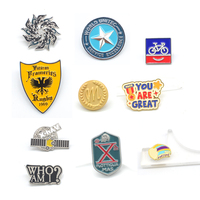 Fabricante al por mayor de broches, insignias y pines de solapa personalizados de metal esmaltado, en sets variados, para recuerdos corporativos y de clubes