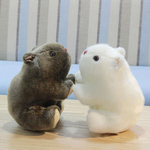 Peluche <span class=keywords><strong>Wombat</strong></span> Bianco/Grigio Simulato 3642, Morbido Giocattolo Animale Imbottito, Adorabile Regalo di Compleanno per Bambini - Product Image 3