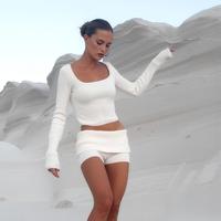 Fournisseur OEM & ODM chandail en tricot personnalisé 2 ensemble court deux pièces vêtements pour femmes ensemble haut et short en tricot côtelé pour femmes