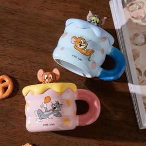 Taza de Agua Divertida con Diseño de Personajes de Dibujos Animados, Taza de Cerámica de <span class=keywords><strong>Tom</strong></span> <span class=keywords><strong>y</strong></span> <span class=keywords><strong>Jerry</strong></span> con Tapa, para Regalo de Cumpleaños, Venta al por Mayor - Product Image 3