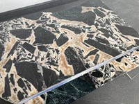 Table basse moderne courbée style Mid-Century en acrylique réglable T-163 avec cadre doré et plateau en marbre noir, mobilier de salon en plastique pour la maison