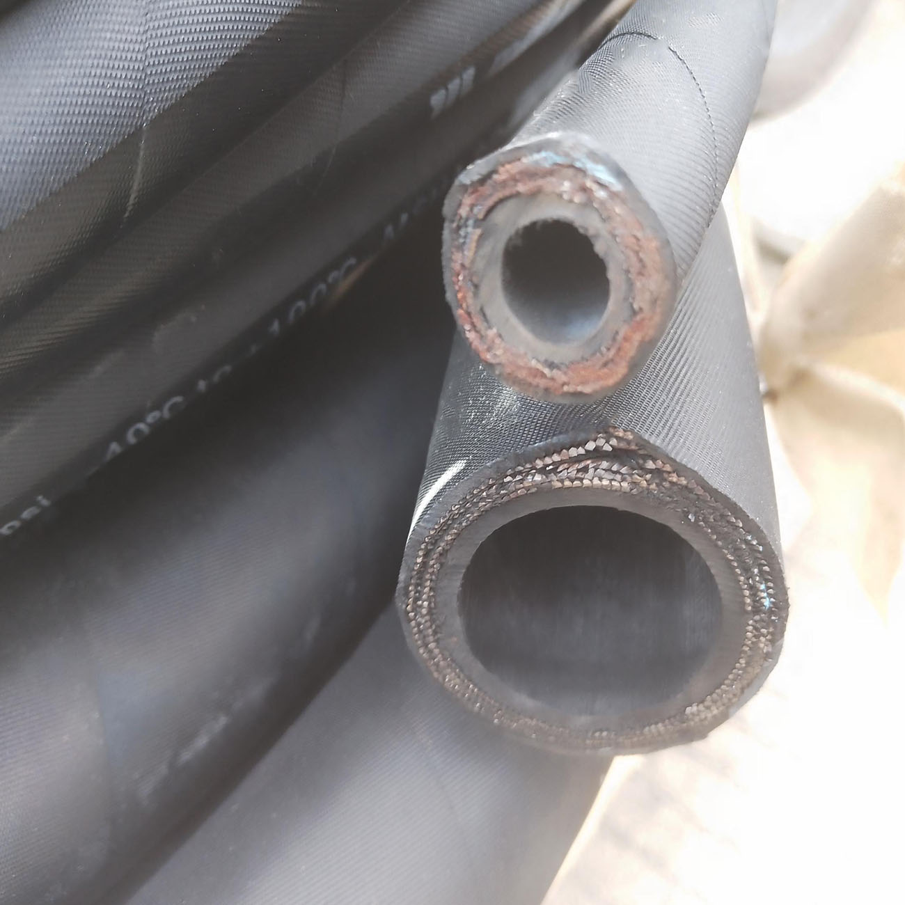 1/4 ''-2'' высокого давления R1 R2 1SN 2SN 4SP Гидравлический шланг стальной провод плетеный резиновый шланг