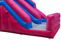 Parcours d'obstacles commercial long avec toboggan, en PVC robuste, pour adultes et enfants, jeu de défi, idéal pour la location événementielle et les fêtes, modèle OC047