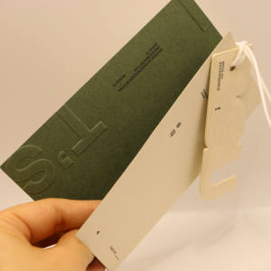 بطاقة ملابس عالية الجودة بتصميم عصري مخصص وشعار ثلاثي الأبعاد لعلامة تجارية - Product Image 5