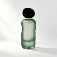 En stock, flacon de parfum de 30 ml, flacon en verre premium vide avec des couvercles ondulés uniques pour les marques de produits de marque privée