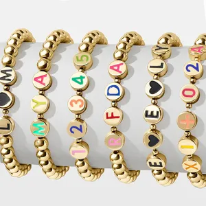 Pulsera elástica con cuentas de nombre inicial chapada en oro de 18 quilates personalizada al por mayor para mujer, joyería de moda con cuentas de letras esmaltadas apilables DIY