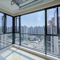 Ventana Abatible de Aluminio con Certificación NAFS, Vidrio Templado Moderno, Pantalla Integrada, Sistema de Rotura Térmica de Alta Resistencia y Diseño Delgado