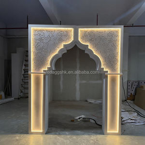 Support de toile de fond en acrylique LEDA de style indien-arabe avec motif sculpté et arche lumineuse pour la décoration de scène d'événements - Product Image 1