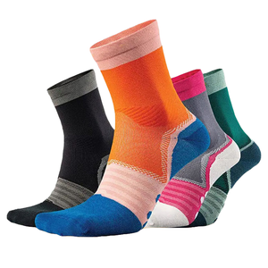 Chaussettes de sport en coton et élasthanne tricotées, fabriquées à Taïwan, haute performance, athleisure, mi-mollet, chaussettes athlétiques en tricot - Product Image 1