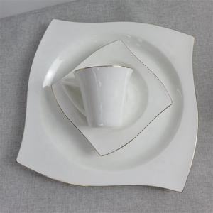 Vendita diretta in fabbrica a forma quadrata 68pc oro bone china stoviglie set per cena <span class=keywords><strong>servizio</strong></span> europeo in <span class=keywords><strong>porcellana</strong></span> raffinata - Product Image 5