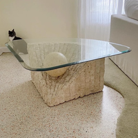 Table Basse/Salle à Manger Irrégulière de Luxe et Moderne, Minimaliste, avec Plateau en Verre et Piètement en Travertin Naturel en Forme d'Éventail