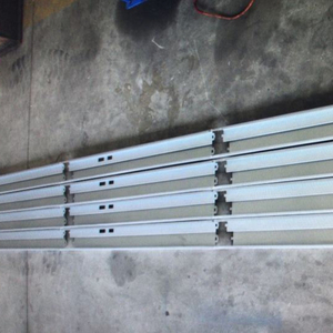 Máy làm khung cửa thép nhôm tự động hoàn toàn, bao gồm chức năng đột bản lề, cắt và tạo hình cán khung. - Product Image 3