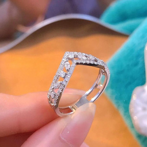 Anello a Doppia Fascia con Gemma Marquise per Donne, Gioiello da Dito Scintillante e alla Moda - Product Image 1