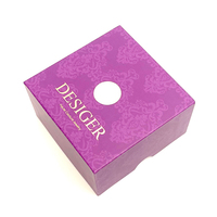 Boîte d'emballage pour bijoux avec couvercle et base rigides en violet, logo personnalisé imprimé, avec insert rembourré en mousse pour collier