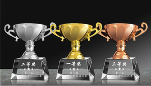 Trophée en cristal coloré à pouce en l'air, gravure personnalisée en gros, cadeau souvenir bon marché pour les enfants, compétition - Product Image 5