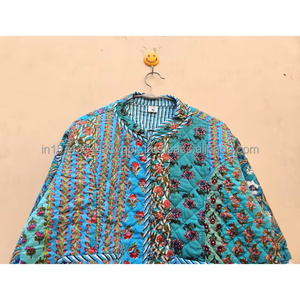Veste matelassée en coton pour femme avec imprimé floral fait main, col en V et décoration rayée, style bohème tendance pour les soirées d'hiver - Product Image 3