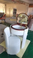 Ensemble de coiffeuse de luxe italien en velours avec miroir LED rond, rangement et chaise rembourrée pour chambre à coucher