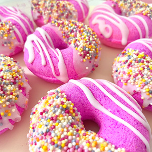 Bombas de Baño Orgánicas de Lujo OEM en Forma de Donut Rosa, Hechas a Mano, Veganas, Naturales, Efervescentes, con Etiqueta Privada, Caja de Regalo Colorida, Estilo Adorable - Product Image 3