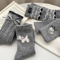 Chaussettes pour chiot de dessin animé pour femme avec nœud, chaussettes en laine grises, polyvalentes et chaudes, chaussettes épaisses mi-mollet pour l'hiver