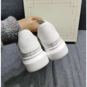 Baskets de luxe haut de gamme pour hommes à semelle épaisse, légères et offrant un excellent soutien, idéales pour la marche athlétique, à bout pointu et fermeture à lacets - Product Image 4