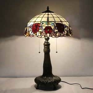 Lámpara de Mesa de Vidrio Teñido Hecha a Mano de 16 Pulgadas de Ancho, Diseño Europeo, Marca LongHuiJing, con Base para Bombilla E26 y Luz LED - Product Image 1