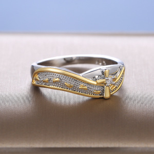 Bague bicolore mate Creative Footprint, bijou de mode pour femme, à porter au quotidien - Product Image 2