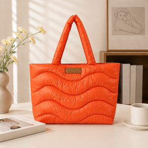 Bolso Tote de Nailon Acolchado de Lujo para Mujer, Bolso de Compras Ligero de Gran Capacidad, Bolsos de Hombro y Mensajero de Diseñador con Logotipo Personalizado - Product Image 1