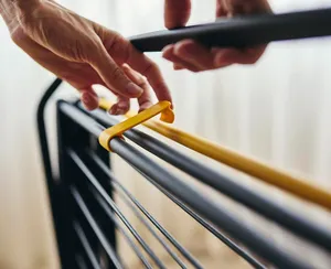 Séchoir à linge pliable multi-niveaux en métal, moderne et peu encombrant, pour la maison, la buanderie ou le balcon - Product Image 5